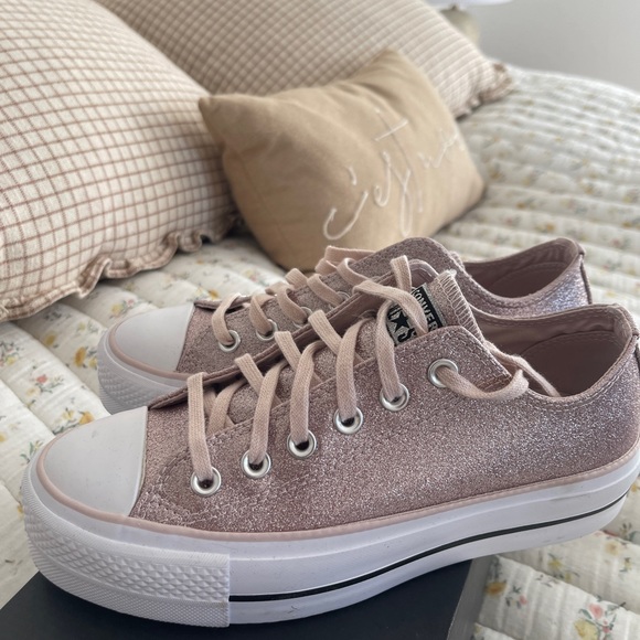 Converse Sneakers/ Glitter - Picture 1 of 7